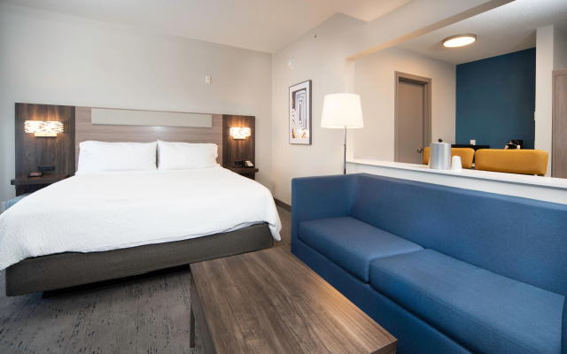 photo 3 of HOLIDAY INN EXPRESS & SUITES INDIANAPOLIS - EAST by IHG