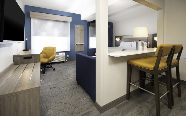 photo 4 of HOLIDAY INN EXPRESS & SUITES INDIANAPOLIS - EAST by IHG