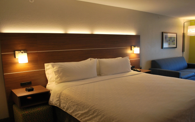 photo 5 of Holiday Inn Express Hotel & Suites Indianapolis North Carmel by IHG