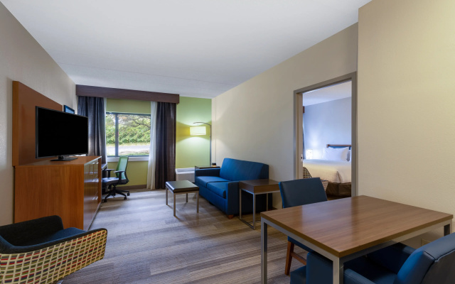 photo 4 of Holiday Inn Express Hotel & Suites Philadelphia – King of Prussia by IHG