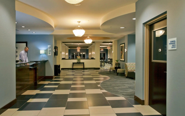photo 2 of Holiday Inn Express Hotel & Suites Largo-Clearwater by IHG