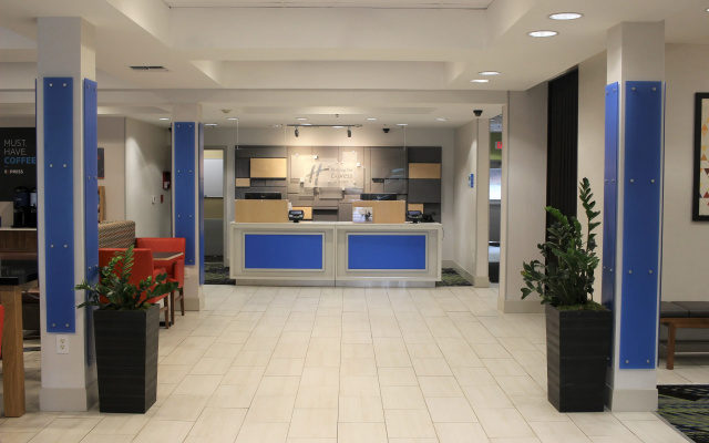 photo 2 of Holiday Inn Express & Suites Seattle North - Lynnwood by IHG