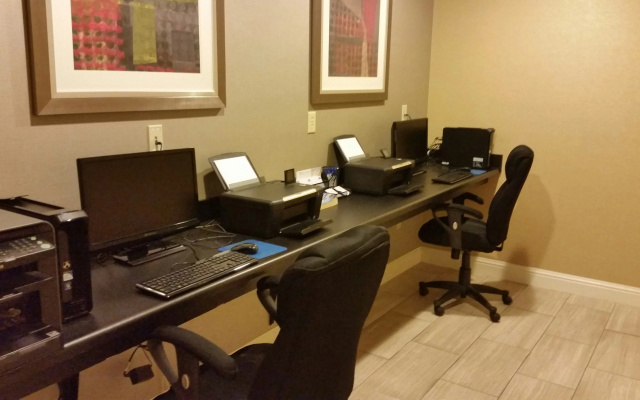 photo 4 of Holiday Inn Express Hotel & Suites Marion Northeast by IHG
