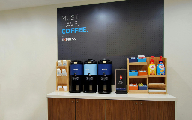 photo 5 of Holiday Inn Express Hotel & Suites Marion Northeast by IHG