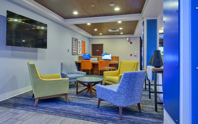 photo 2 of Holiday Inn Express Hotel & Suites Medford-Central Point by IHG