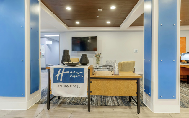 photo 3 of Holiday Inn Express Hotel & Suites Medford-Central Point by IHG
