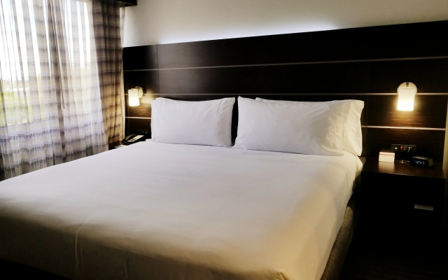 photo 4 of Holiday Inn Express & Suites Miami - Hialeah by IHG