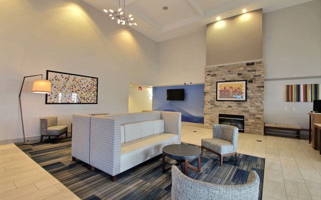 photo 2 of Holiday Inn Express Hotel & Suites Milwaukee Airport by IHG