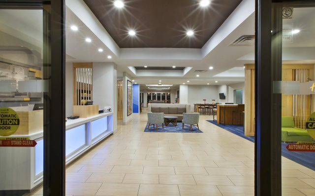photo 2 of Holiday Inn Express Hotel & Suites Niles, an IHG Hotel