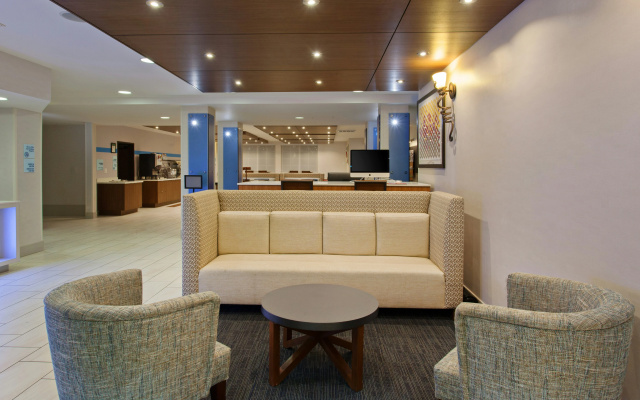 photo 2 of Holiday Inn Express Hotel & Suites Oakland-Airport by IHG