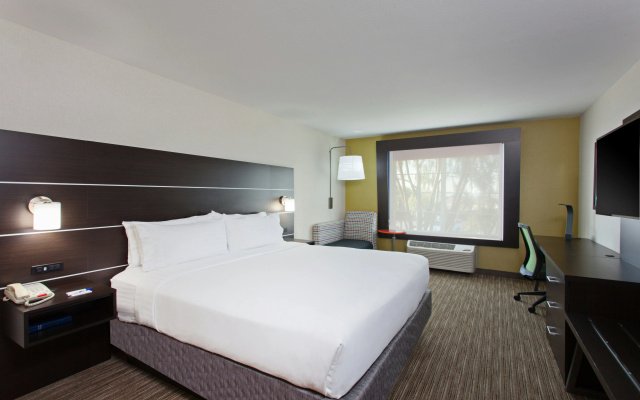 photo 4 of Holiday Inn Express Hotel & Suites Oakland-Airport by IHG