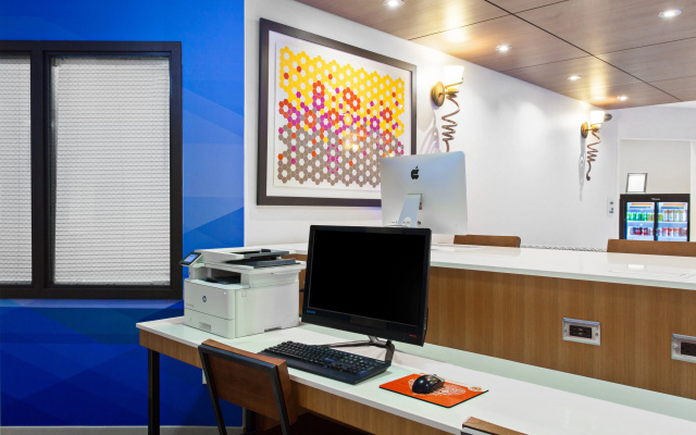photo 5 of Holiday Inn Express Hotel & Suites Oakland-Airport by IHG