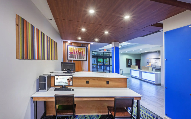 photo 2 of Holiday Inn Express Hotel & Suites Orange by IHG