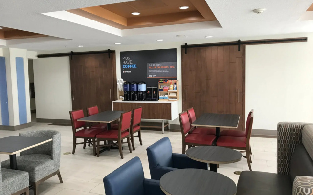 photo 2 of Holiday Inn Express Hotel & Suites Orlando South-Davenport by IHG