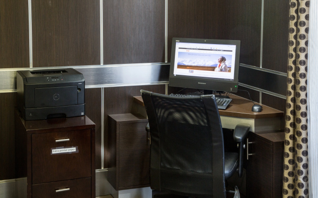 photo 4 of Holiday Inn Express Hotel & Suites Oxford by IHG
