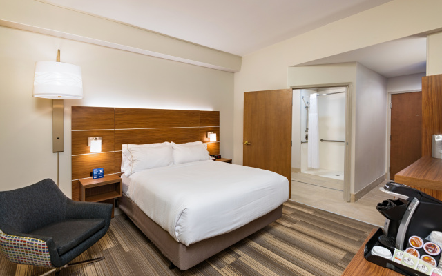 photo 4 of Holiday Inn Express Hotel & Suites PEORIA NORTH - GLENDALE by IHG