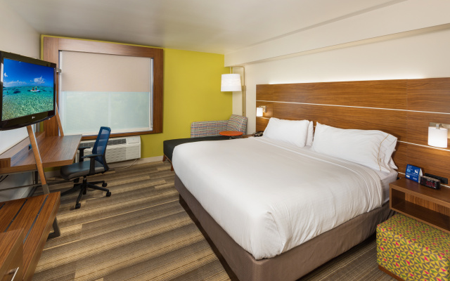 photo 5 of Holiday Inn Express Hotel & Suites PEORIA NORTH - GLENDALE by IHG