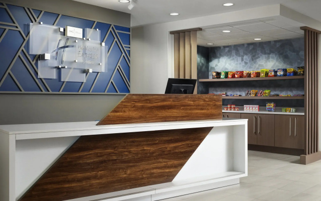 photo 2 of Holiday Inn Express Hotel & Suites Peru - Lasalle Area by IHG
