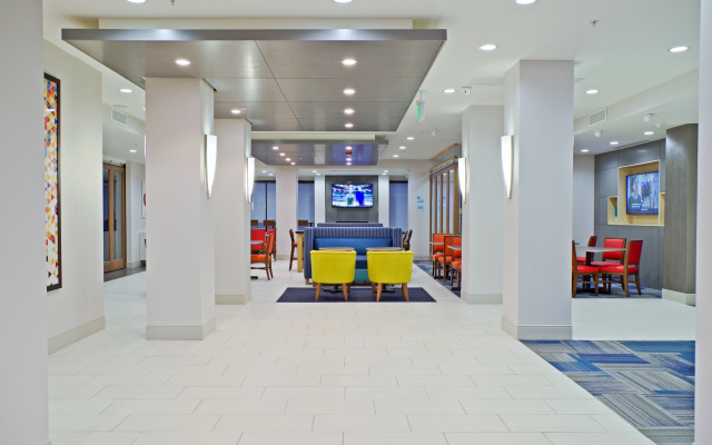 photo 2 of Holiday Inn Express Hotel & Suites Phoenix North Scottsdale by IHG