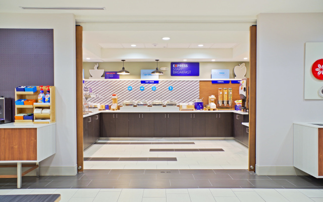 photo 4 of Holiday Inn Express Hotel & Suites Phoenix North Scottsdale by IHG