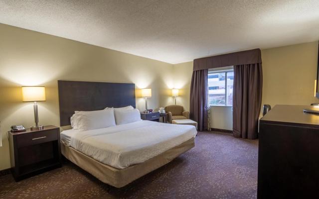 photo 5 of Holiday Inn Express Hotel & Suites Pittsburgh Airport by IHG