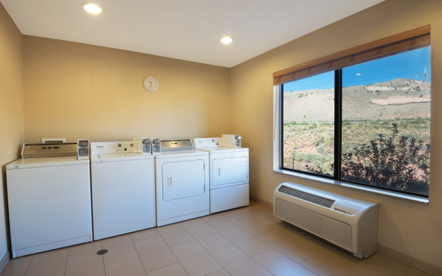 photo 3 of Holiday Inn Express Hotel & Suites Richfield by IHG