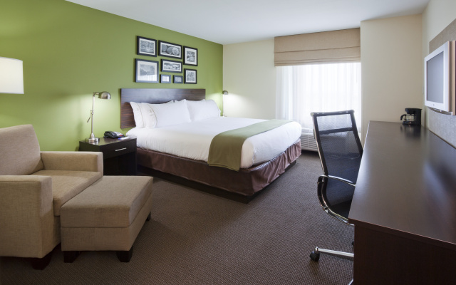 photo 3 of Holiday Inn Express Hotel & Suites Rogers by IHG
