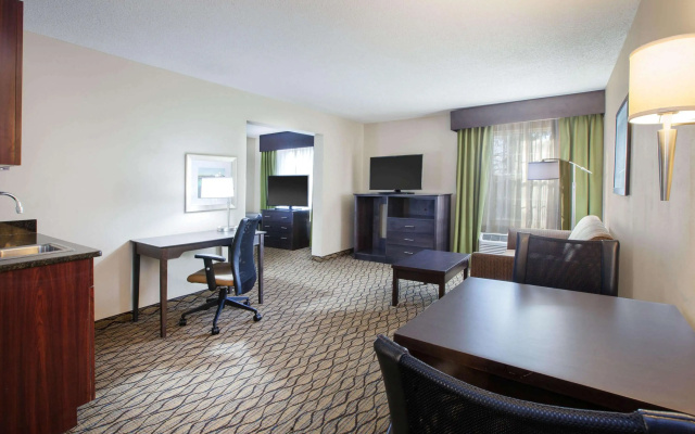 photo 3 of Wingate by Wyndham Roseville/Detroit