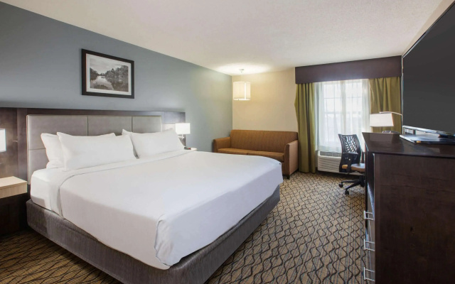 photo 5 of Wingate by Wyndham Roseville/Detroit