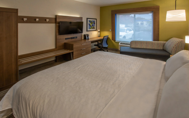 photo 3 of Holiday Inn Express Hotel & Suites Roseville-Galleria Area by IHG