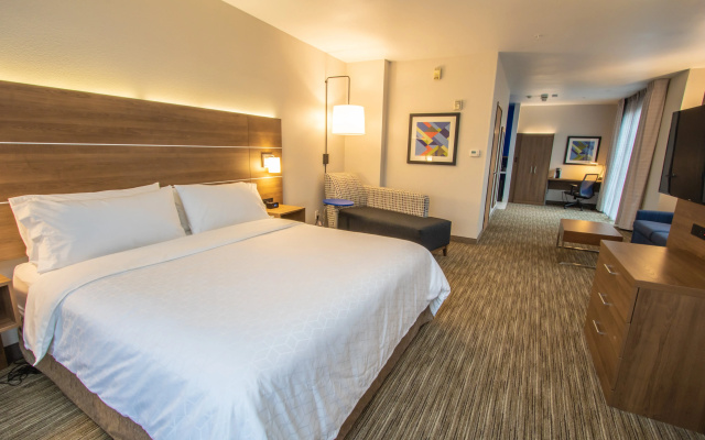 photo 4 of Holiday Inn Express Hotel & Suites Roseville-Galleria Area by IHG