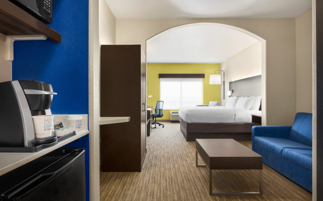 photo 3 of Holiday Inn Express & Suites San Antonio NW - Medical Area by IHG