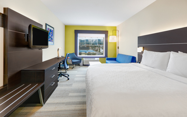 photo 4 of Holiday Inn Express Hotel & Suites Seaside-Convention Center by IHG