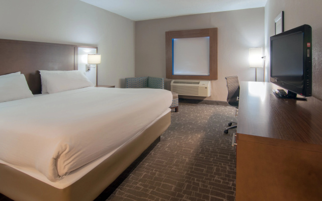 photo 4 of Holiday Inn Express Hotel & Suites Spence Lane by IHG