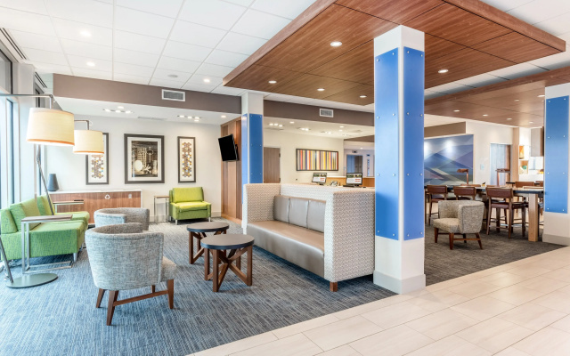photo 2 of Holiday Inn Express Hotel & Suites Springfield