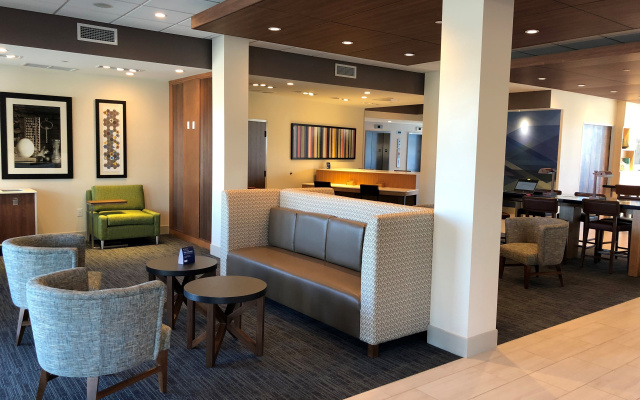 photo 4 of Holiday Inn Express Hotel & Suites Springfield