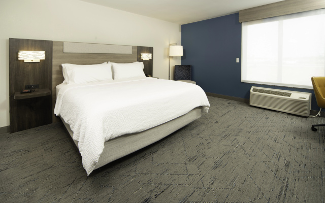 photo 5 of Holiday Inn Express Hotel and Suites St. Charles by IHG
