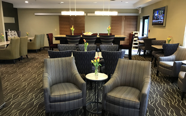photo 2 of Holiday Inn Express Hotel & Suites St. Paul-Woodbury by IHG