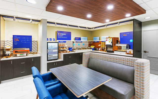 photo 2 of Holiday Inn Express & Suites Sulphur (Lake Charles) by IHG