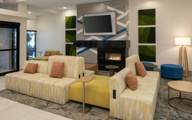 photo 3 of Holiday Inn Express & Suites Tacoma Downtown