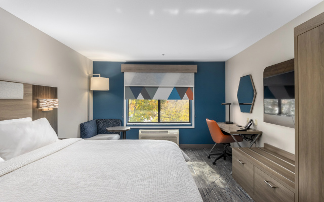 photo 3 of Holiday Inn Express Hotel & Suites Vancouver Mall by IHG