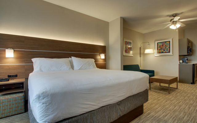 photo 4 of Holiday Inn Express Hotel & Suites Vernon College Area by IHG