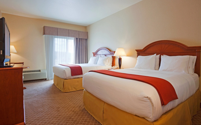 photo 2 of Holiday Inn Express Hotel & Suites Wausau by IHG