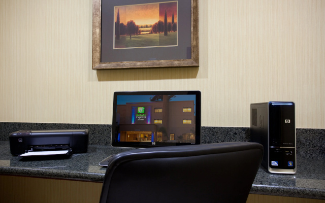 photo 4 of Holiday Inn Express & Suites Woodland Hills by IHG