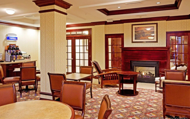 photo 2 of Holiday Inn Express & Suites Albany Airport Area - Latham by IHG
