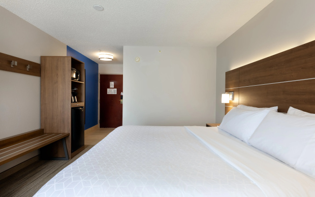 photo 2 of Holiday Inn Express Hotel & Suites Milton East I-10