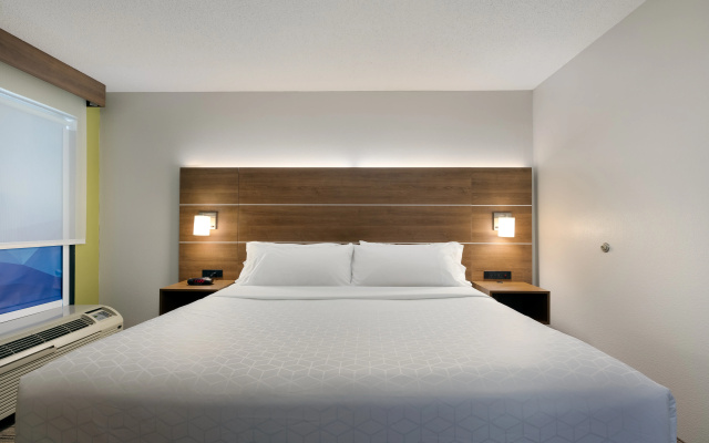 photo 4 of Holiday Inn Express Hotel & Suites Milton East I-10