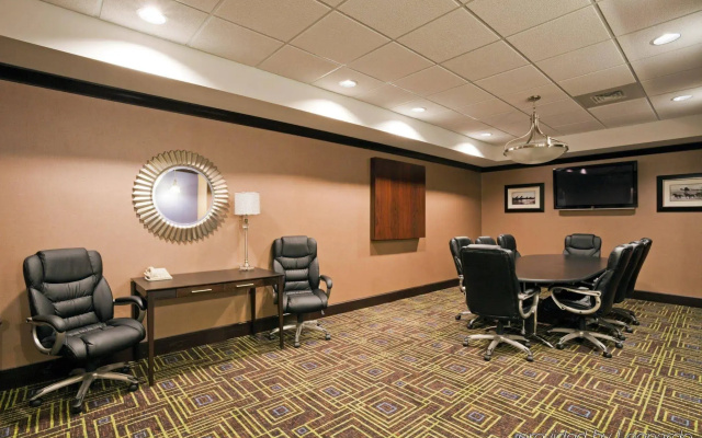 photo 2 of Holiday Inn Express Hotel and Suites of Opelika/Auburn by IHG