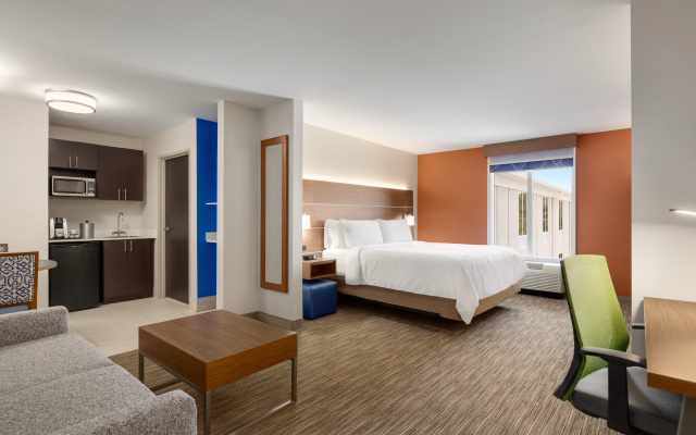 photo 3 of Holiday Inn Express Hotel and Suites of Opelika/Auburn by IHG