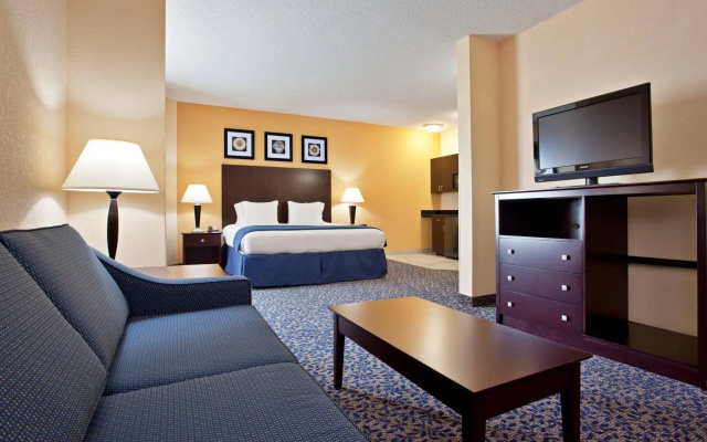 photo 2 of Holiday Inn Express Hotel and Suites Akron South-Airport Area